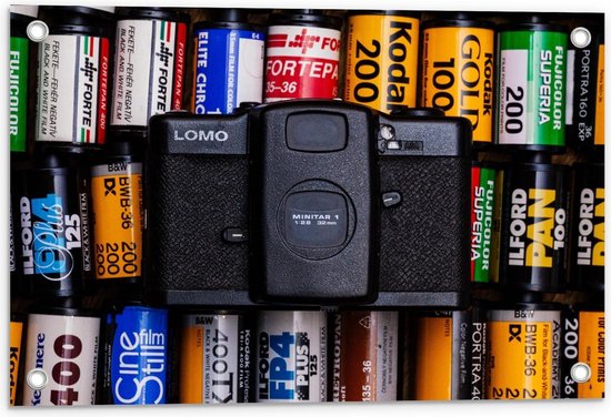 Tuinposter – Lomo Camera liggend op Batterijen - 60x40cm Foto op Tuinposter  (wanddecoratie voor buiten en binnen)