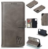 Reliëf Happy Cat patroon horizontale flip lederen tas met houder & kaartsleuven & portemonnee voor iPhone 13 mini (grijs)