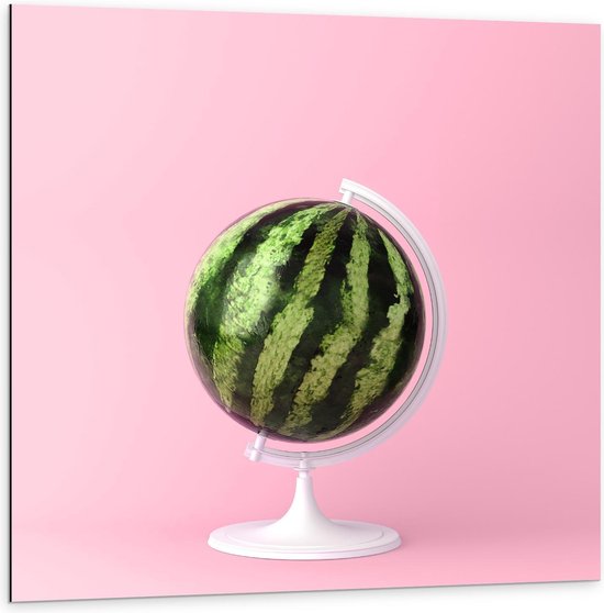 Dibond - Watermeloen op Wereldbolstandaard - 100x100cm Foto op Aluminium (Wanddecoratie van metaal)
