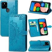 Voor Google Pixel 5A Mandala bloem reliëf horizontale flip lederen tas met beugel / kaartsleuf / portemonnee / lanyard (blauw)