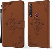 Voor Motorola Moto G8 Plus Reliëf Fortuin Bloem Patroon Horizontale Flip Leren Case met Houder & Kaartsleuf & Portemonnee & Lanyard (Bruin)