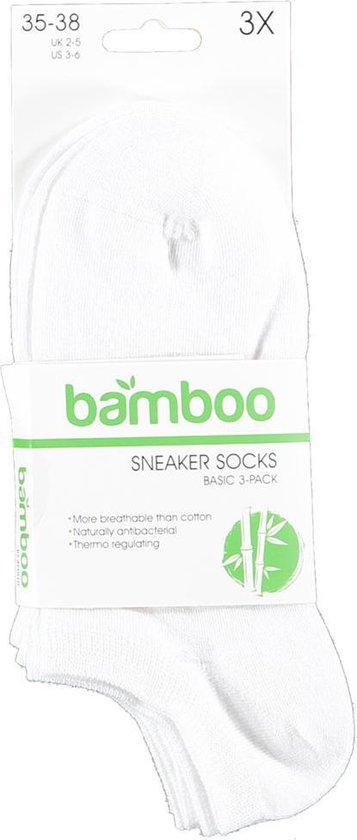Verpakking met 3 paar witte basic sneakersokken van bamboe. Maat 35-38.