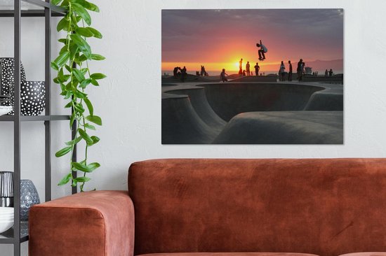 Canvas schilderij 80x60 cm - Wanddecoratie Skateboarders in Venice Beach bij zonsondergang - Muurdecoratie woonkamer - Slaapkamer decoratie - Kamer accessoires - Schilderijen op canvas