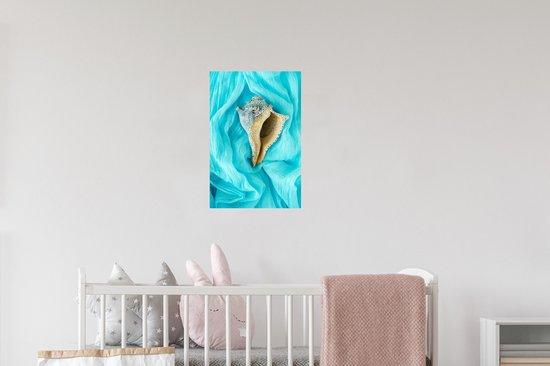Sticker Muursticker Coquilles - Coquille de conque fond bleu - 20x30 cm - feuille autocollante - sticker mural repositionnable