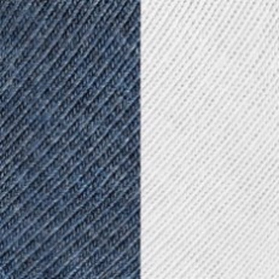 Close-up van de textuur van donkerblauwe en witte gebreide stof.