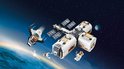 LEGO ruimtestation met shuttle en astronauten in de ruimte bij een planeet.