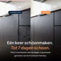 Vergelijking van zwarte keukenkastjes: links vies, rechts schoon. Tekst: Eén keer schoonmaken, Tot 7 dagen schoon.