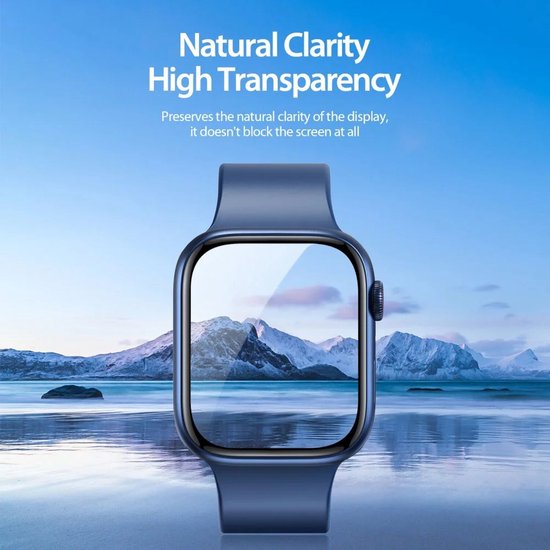 Een blauwe Apple Watch op een strand met een heldere lucht. De screenprotector is transparant en toont de omgeving.