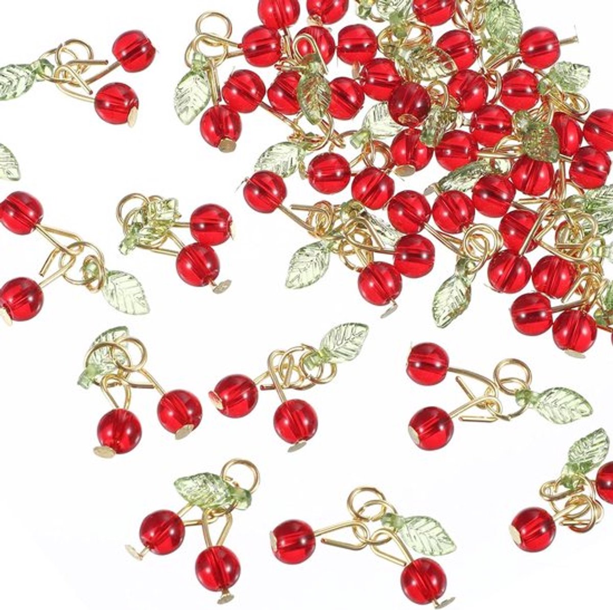 Set van 30 rode glazen kersen hangers voor sieraden maken en knutselen, met heldere kleuren en fijne details voor creatieve accessoires
