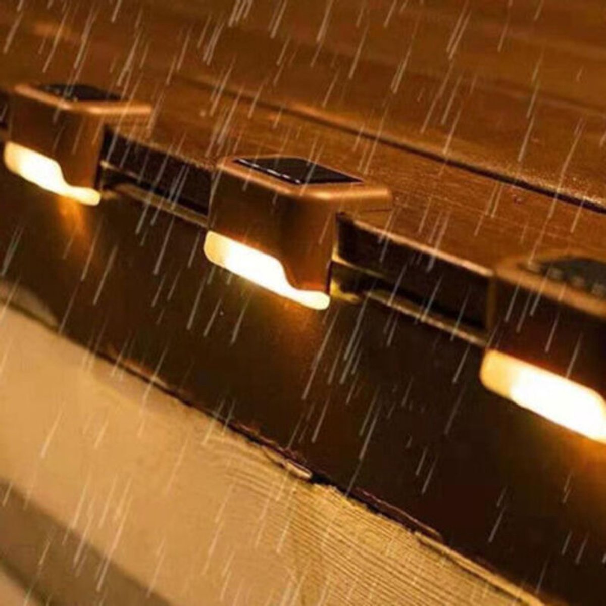 lamp-Deze set van 4 waterdichte LED-buitenlampen op zonne-energie is geschikt voor terrasverlichting, schuttingen en trapleuningen. Energiezuinig en duurzaam, een ideale keuzegeschikt voor woningen, tuinen en opritten.