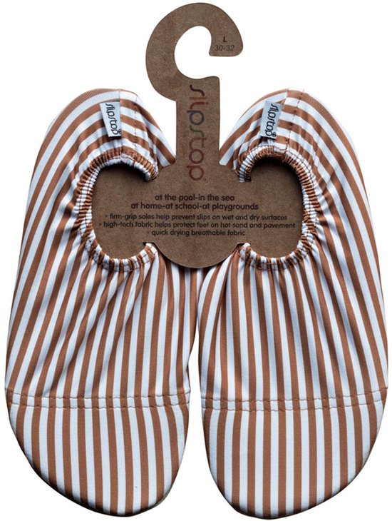 Koperbruine en witte gestreepte waterschoenen met elastische opening en bruine zolen. Slipstop logo.