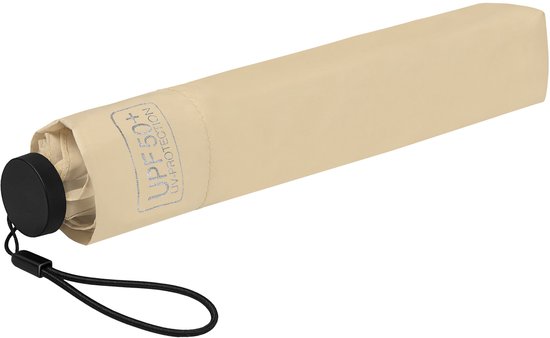 Opgevouwen beige paraplu in een langwerpige vorm, met een zwarte dop, lusje en opdruk 'UPF 50+ UV Protection'.