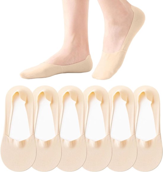 Zes paar beige onzichtbare sokken, gedragen op model.