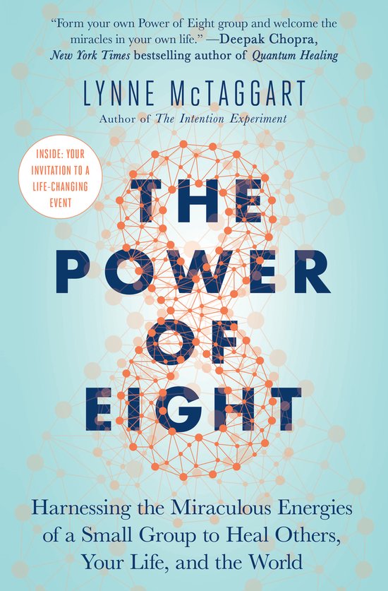 Boekcover van 'The Power of Eight' met de titel in grote letters, de naam van de auteur en een cirkelvormig patroon.