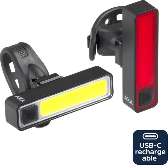 Zwarte AXA fietsverlichtingsset met een rechthoekige witte voorlamp en een rechthoekige rode achterlamp, beide USB-C oplaadbaar.