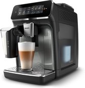 Zwarte Philips volautomaat met zilverkleurige details en een glazen melkreservoir.