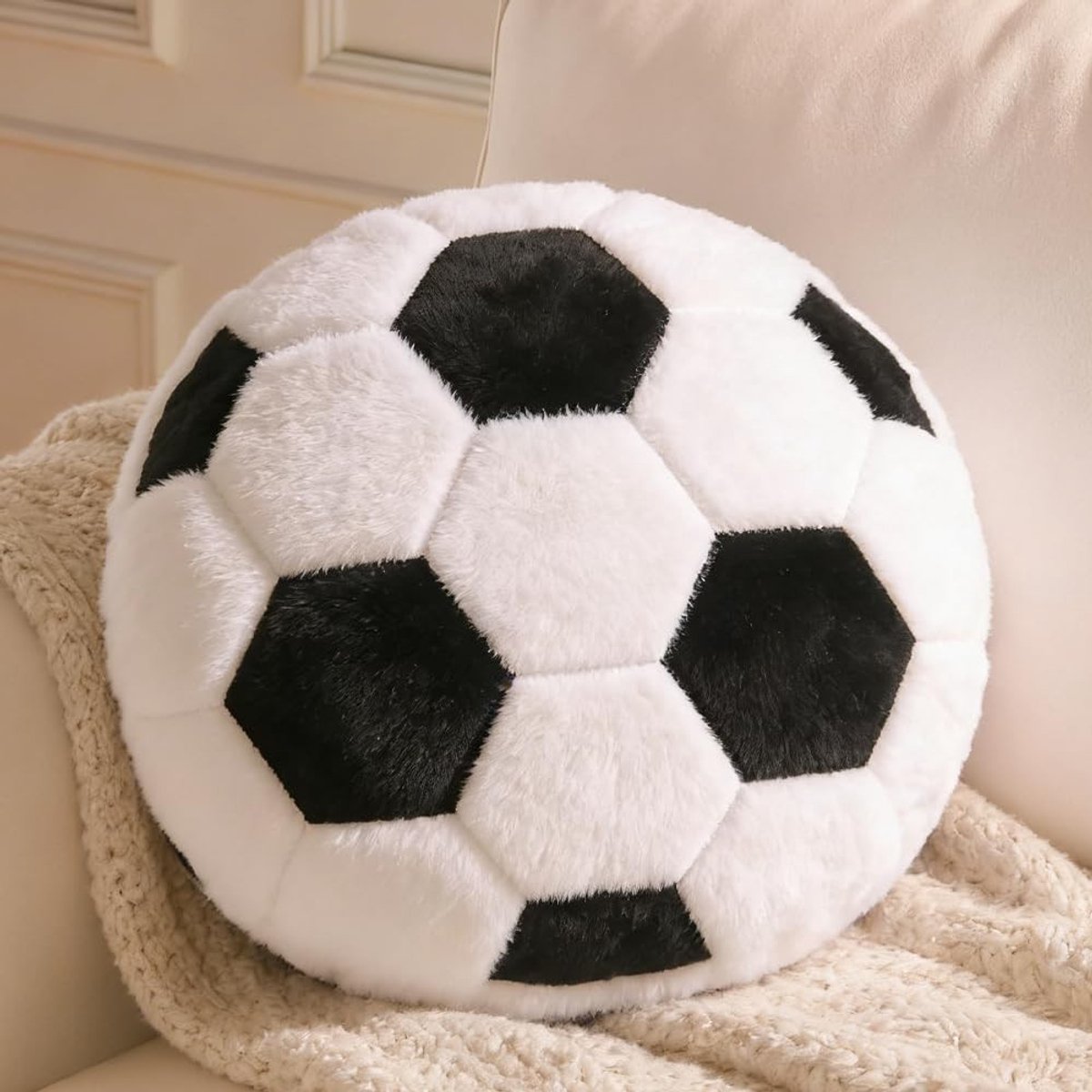 SolidKeus - Pluche Voetbal Kussen van 35 cm voor Creatieve Decoratie
