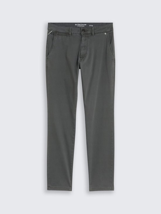 Donkergroene chino broek, recht model. Tom Tailor logo en maat 31/32 op de band.