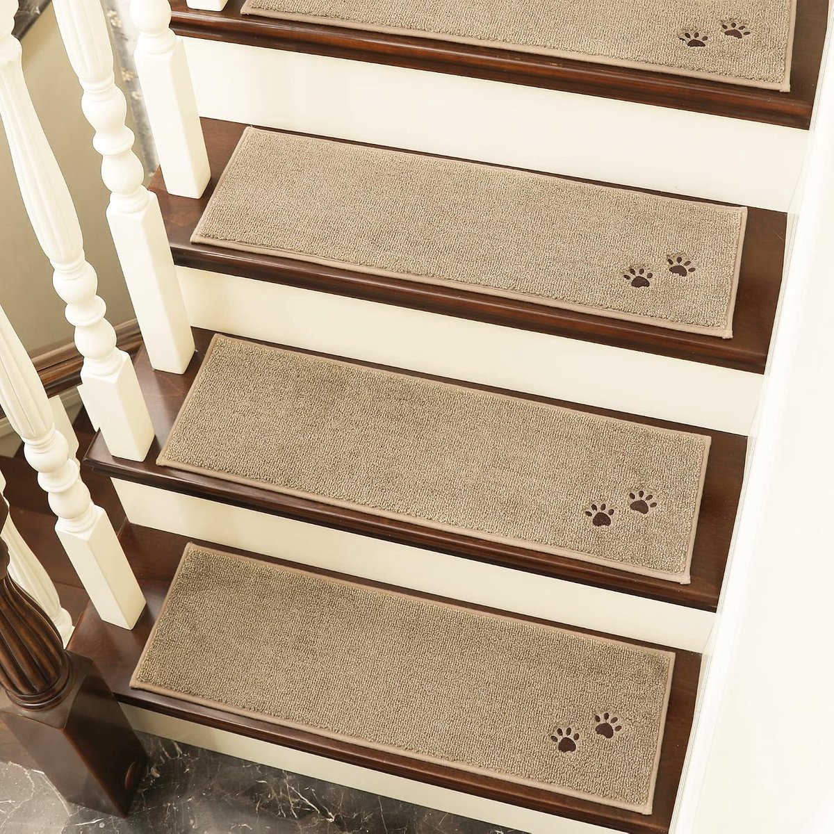 Trapmatten Binnen antislip 4 stuks, machinaal wasbare traptapijt zelfklevend trapmat voor kinderen, ouderen en huisdieren, 100% polyester TPE-rug, 22x70cm, beige