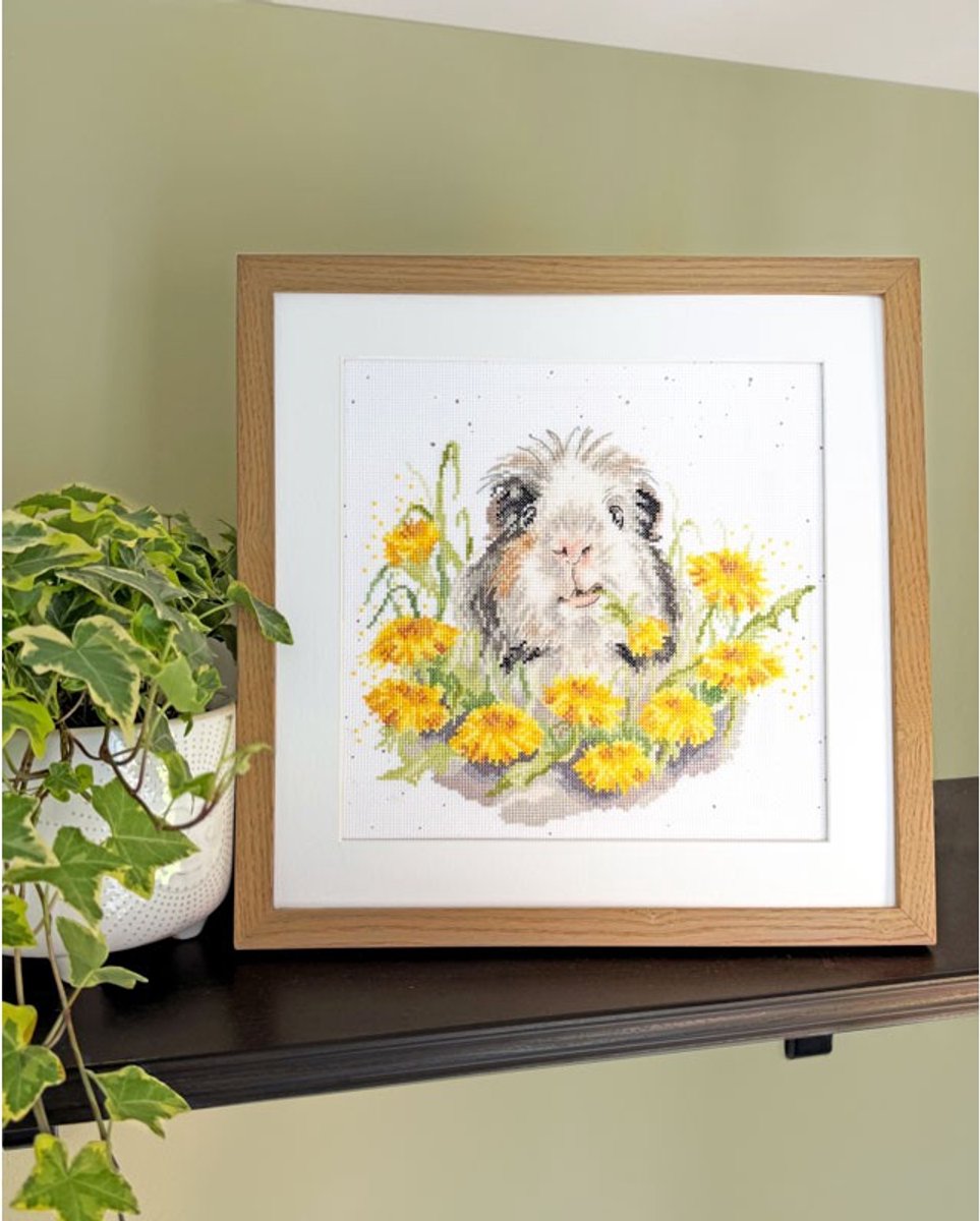 Bothy Threads borduurpakket cavia tussen de bloemen XHD165 telpatroon