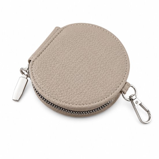 Rond taupekleurig muntportemonneetje met ritssluiting en zilverkleurige karabijnhaak.