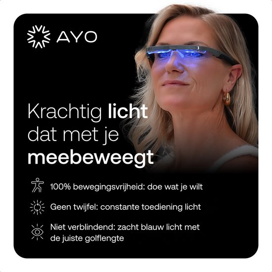 Vrouw met blauw licht therapiebril van AYO