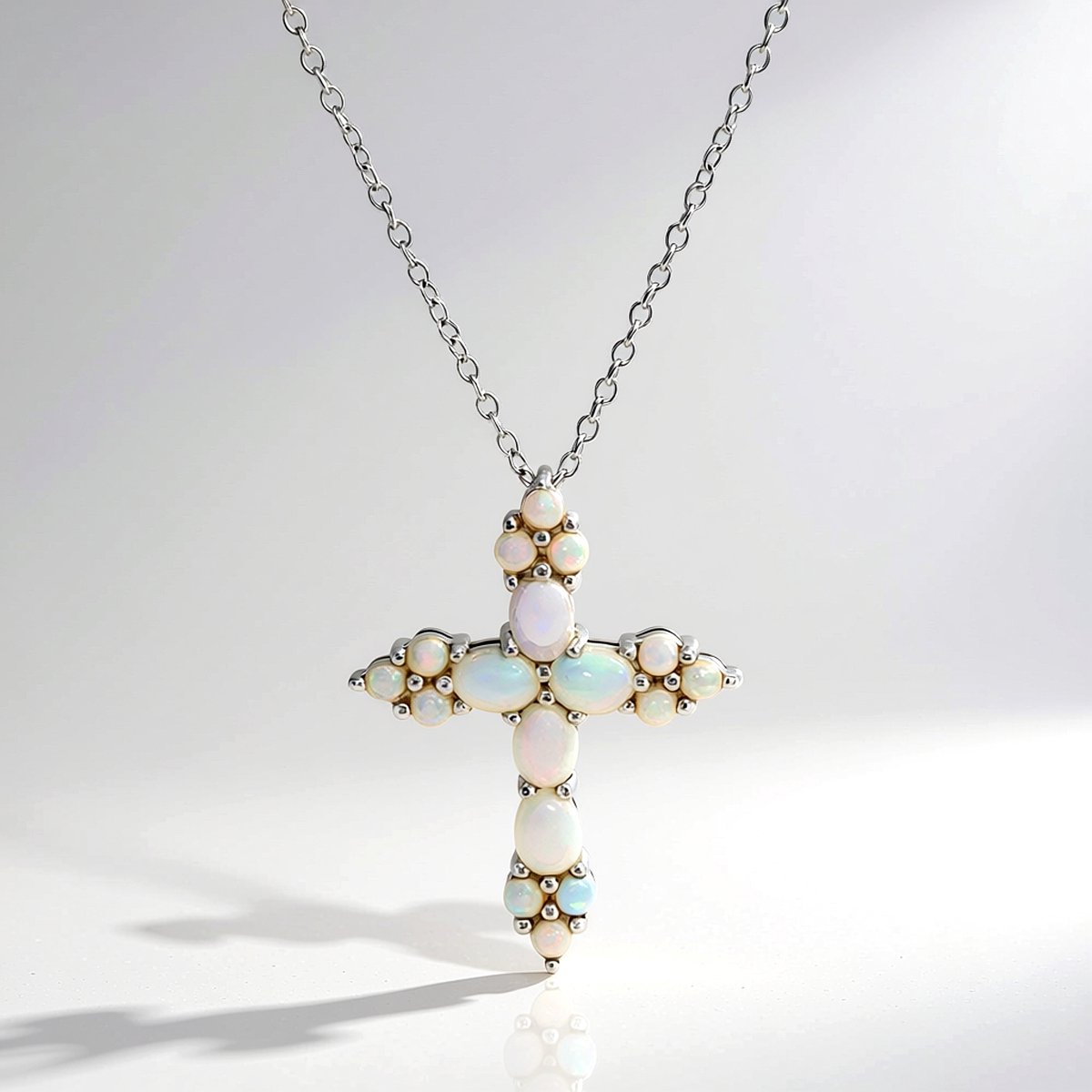 Cavill - Zilveren Halsketting - 925 Sterling Zilver Gerhodineerd - 0,688 ct Ovale & Ronde Welo Opalen - Elegante Verstelbare Kruis Ketting Dames