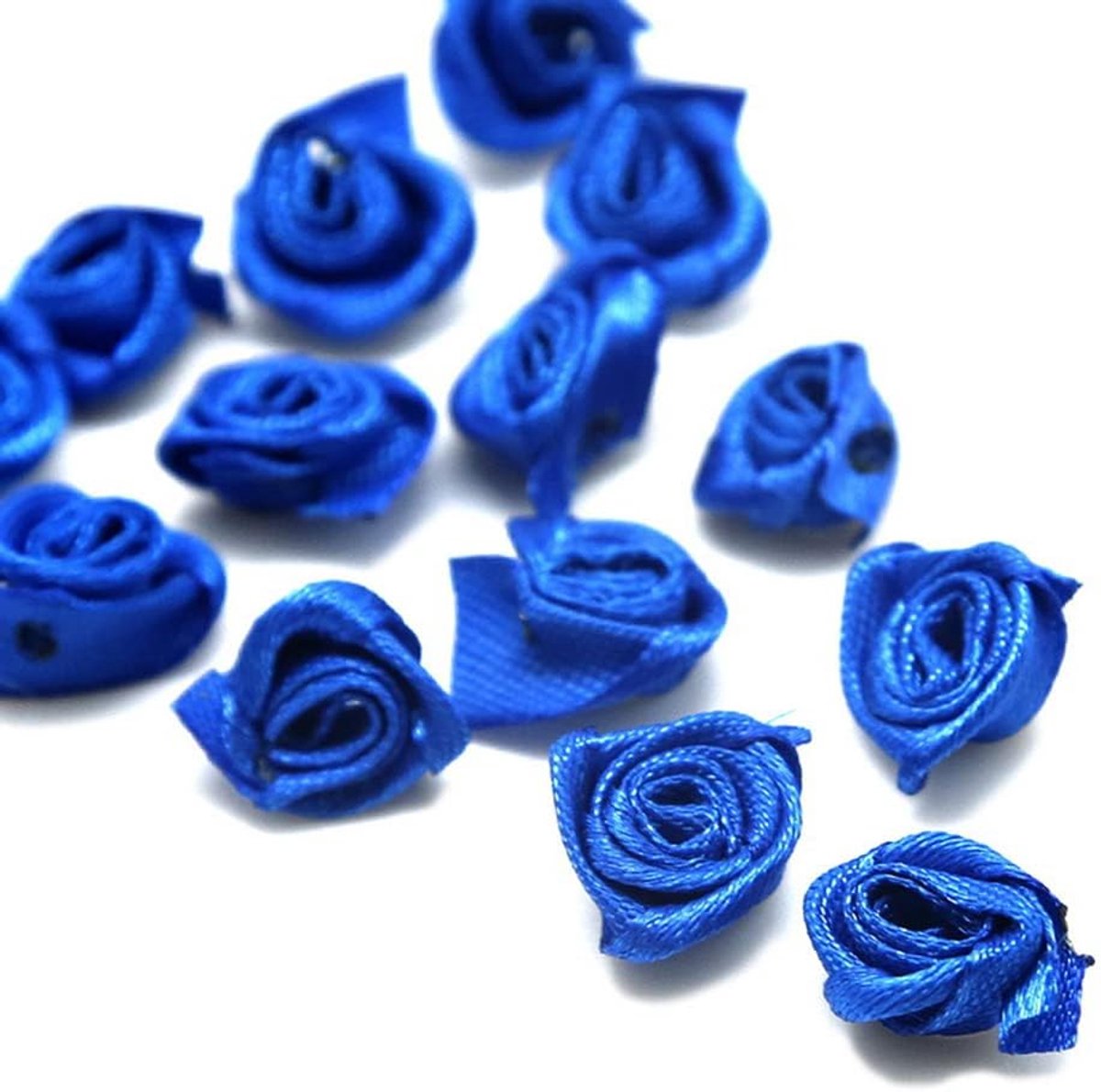 SnelShoppen - Pack van 200 Satijnen Rozenhoofden, 1.5 cm Mini Kunstbloemen, Decoratieve Rozen voor Creatief Knutselen, DIY Accessoires, Kleurige Appli