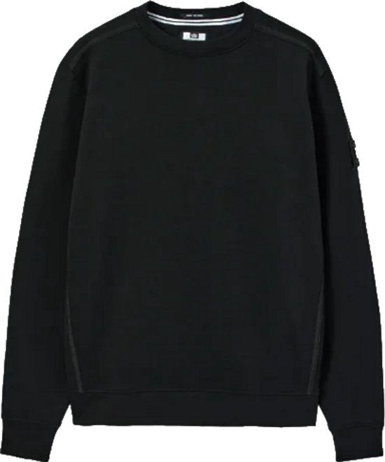 Zwarte sweater met ronde hals, subtiele logopatch op de mouw en gestreept detail aan de binnenkant.