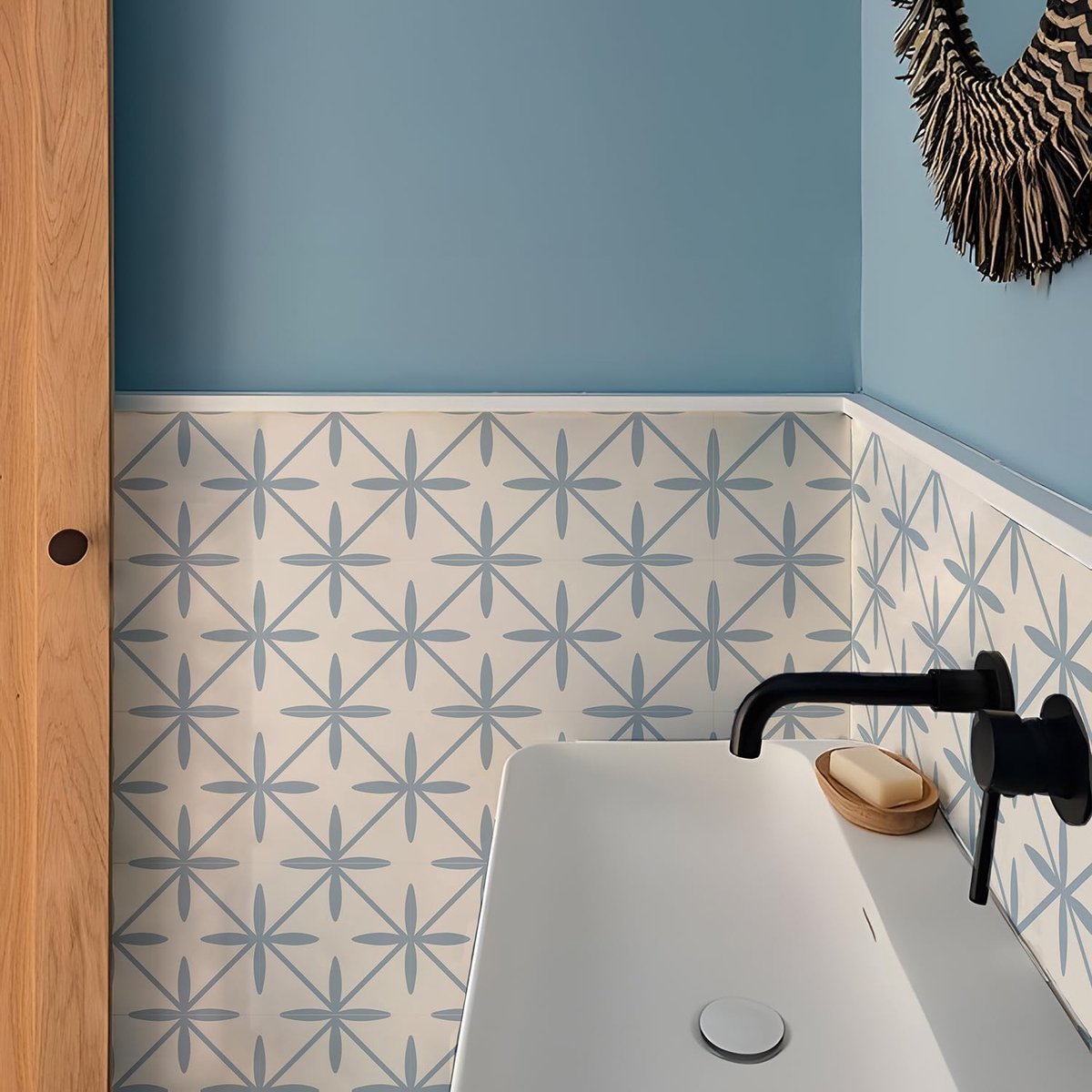 Tegelsticker, blauwe en witte bloemen, zelfklevende plaktegels, sticker voor badkamer, keuken, spatplaat, folie losmaken en aanbrengen, wandtegelsticker van vinyl, 10 stuks x 20 cm