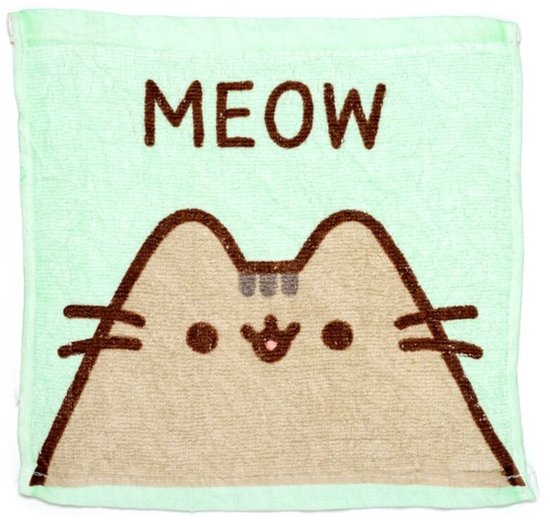 Mintgroene handdoekje met de tekst 'MEOW' en een bruine, cartoonachtige kattenkop van Pusheen.