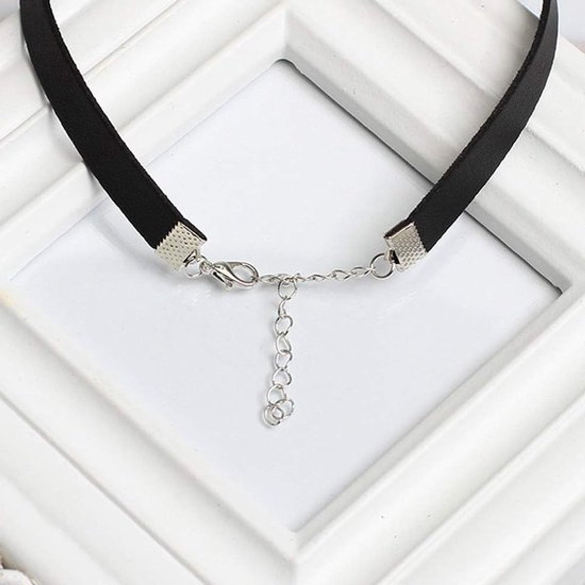 Zwarte Velvet Gothic Kettingen voor Vrouwen - Verstelbare Rimpel Kraag Accessoire voor Rollenspel, Verjaardagen en Valentijnsdag