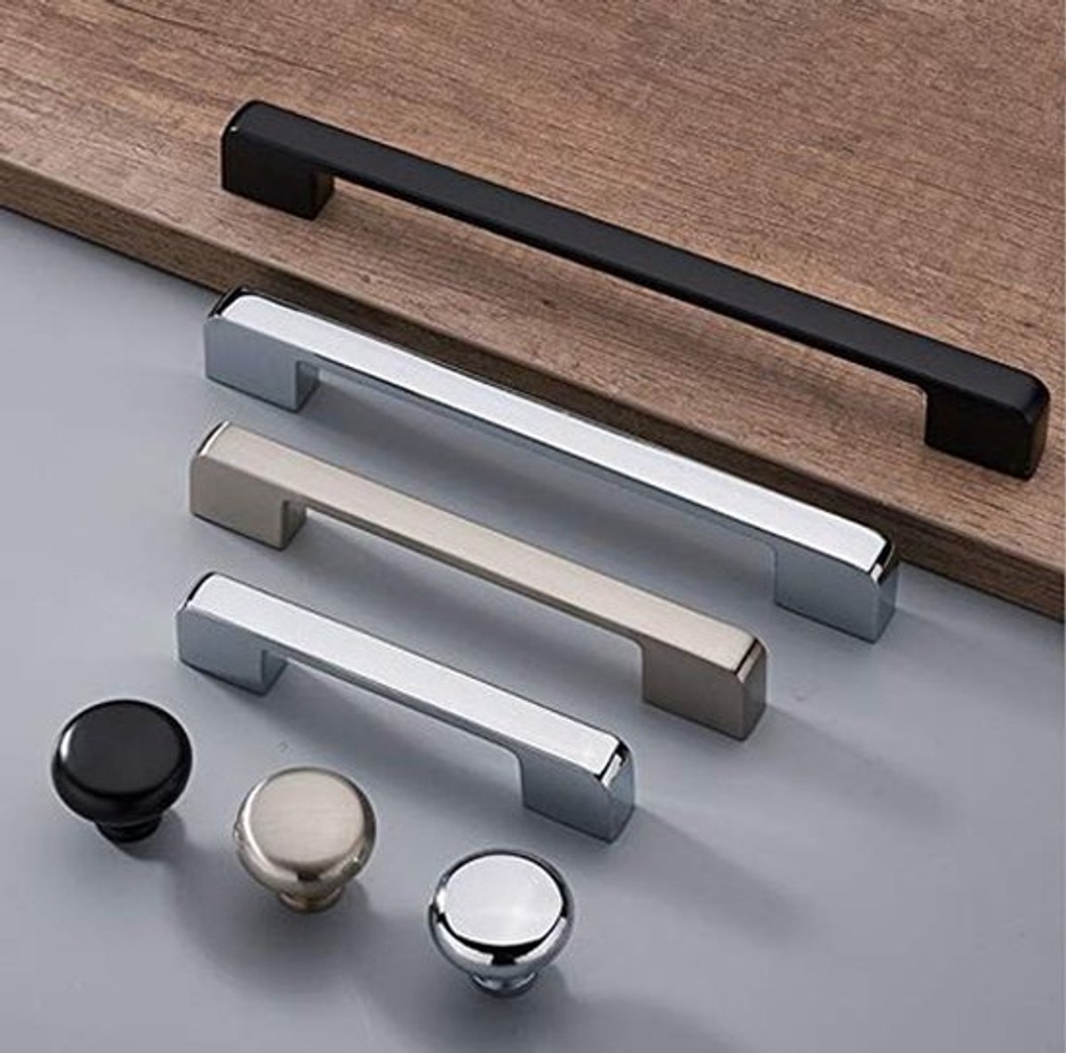 Handvat Ergonomisch Ontwerp - Zinklegering - Heldere Chroom Kleur - 331mm x 12mm x 23mm - Gat Afstand 320mm - Ideaal voor Deuren en Kasten - Deurgreep