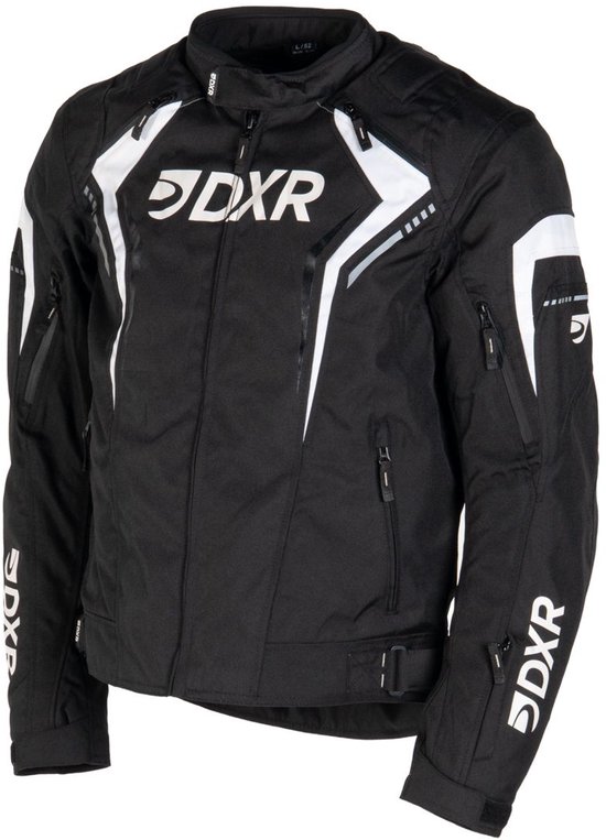 Zwarte motorjas met witte DXR-logo's op de borst en mouwen. Met ritsen en verstelbare banden.