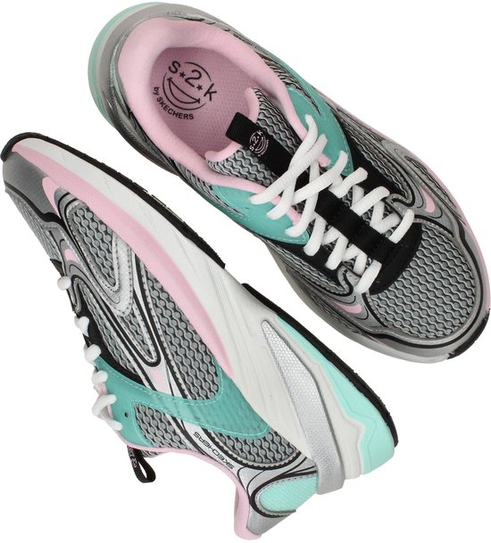 Grijze Skechers sneakers met roze en mintgroene accenten en witte veters.