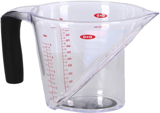 Pichet mesureur transparent de 1 litre, affichant l'échelle en cups et la poignée noire.