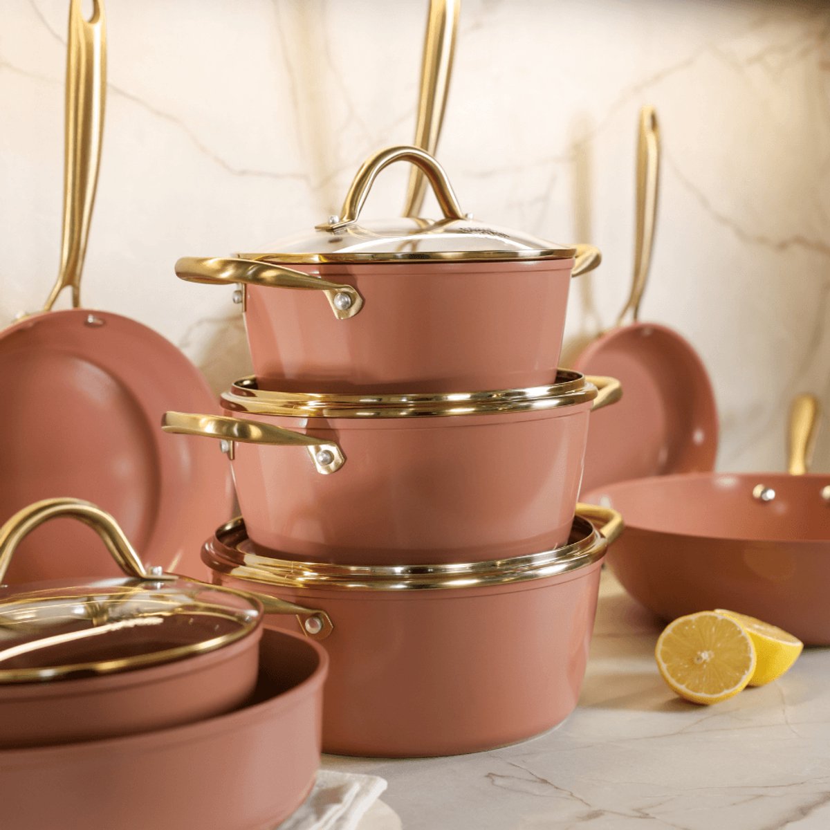 Cook & Pan Sienna Pannenset 9-delig PFAS vrij - Oud Roze met Gouden Handgrepen - Alle Warmtebronnen - Krasbestendige Anti Aanbaklaag - Vaatwasserbestendig - Gas, Inductie, Elektrisch, Oven - Pannen set - Koekenpan Wokpan Steelpan Hapjespan Kookpot – foto 5