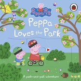 Peppa en George fietsen in het park. Peppa draagt een rode jurk en George een dinosaurushelm. De titel 'Peppa Loves the Park' staat centraal.
