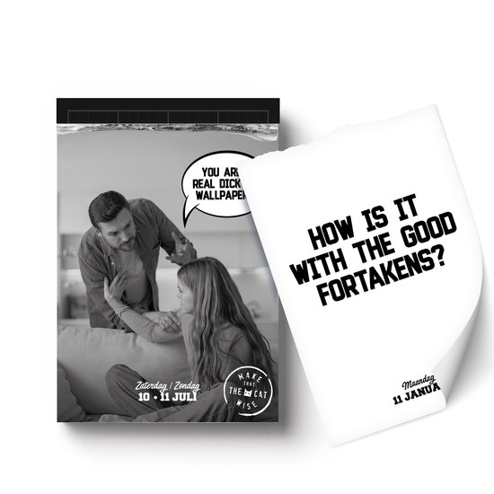 Scheurkalender 2027, een pagina toont een man en vrouw op de bank, de andere pagina de tekst 'HOW IS IT WITH THE GOOD FORTAKENS?'.