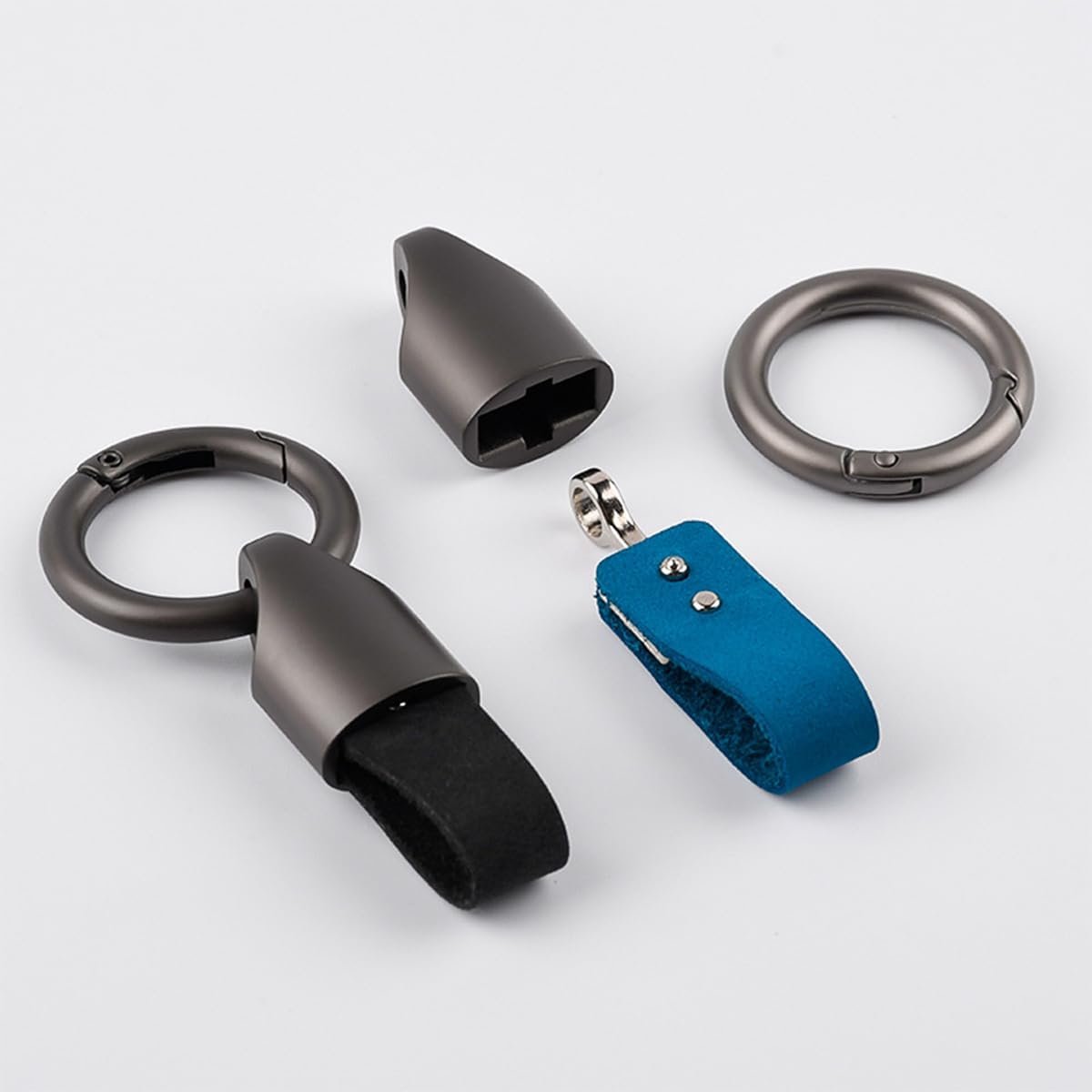Sleutelhanger auto retro - leren band - metaal - stijlvolle decoratie voor auto en tas - ShopVlot