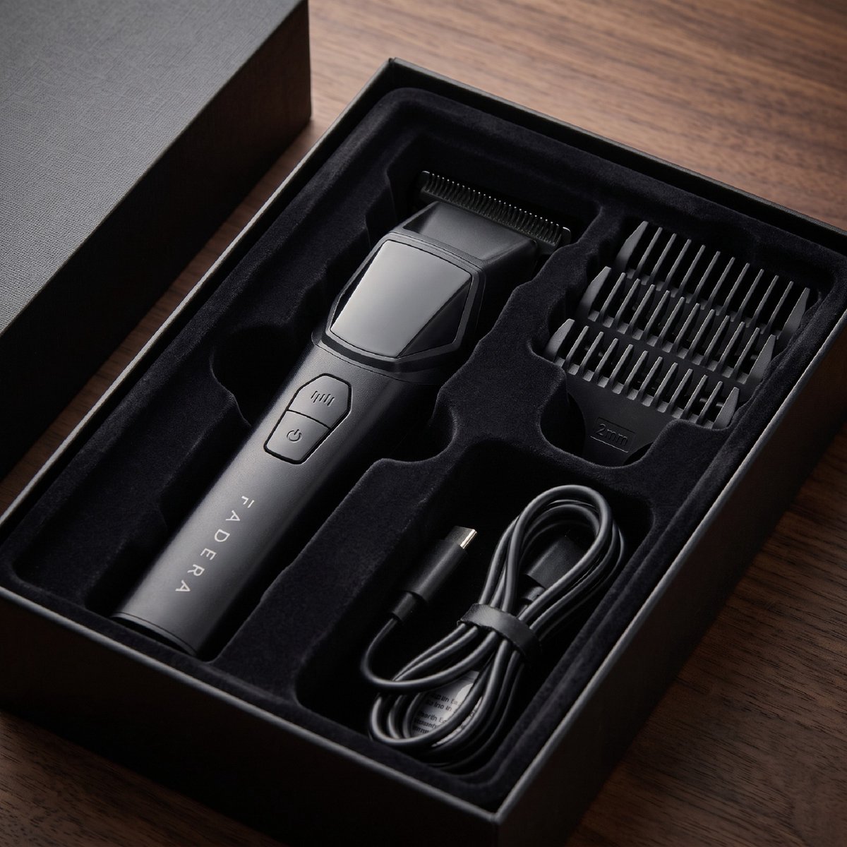 FADERA Professionele Baardtrimmer voor Mannen - 8000 RPM - DLC Messen - 240 Min Accuduur - USB-C - LED Display thumbnail 6