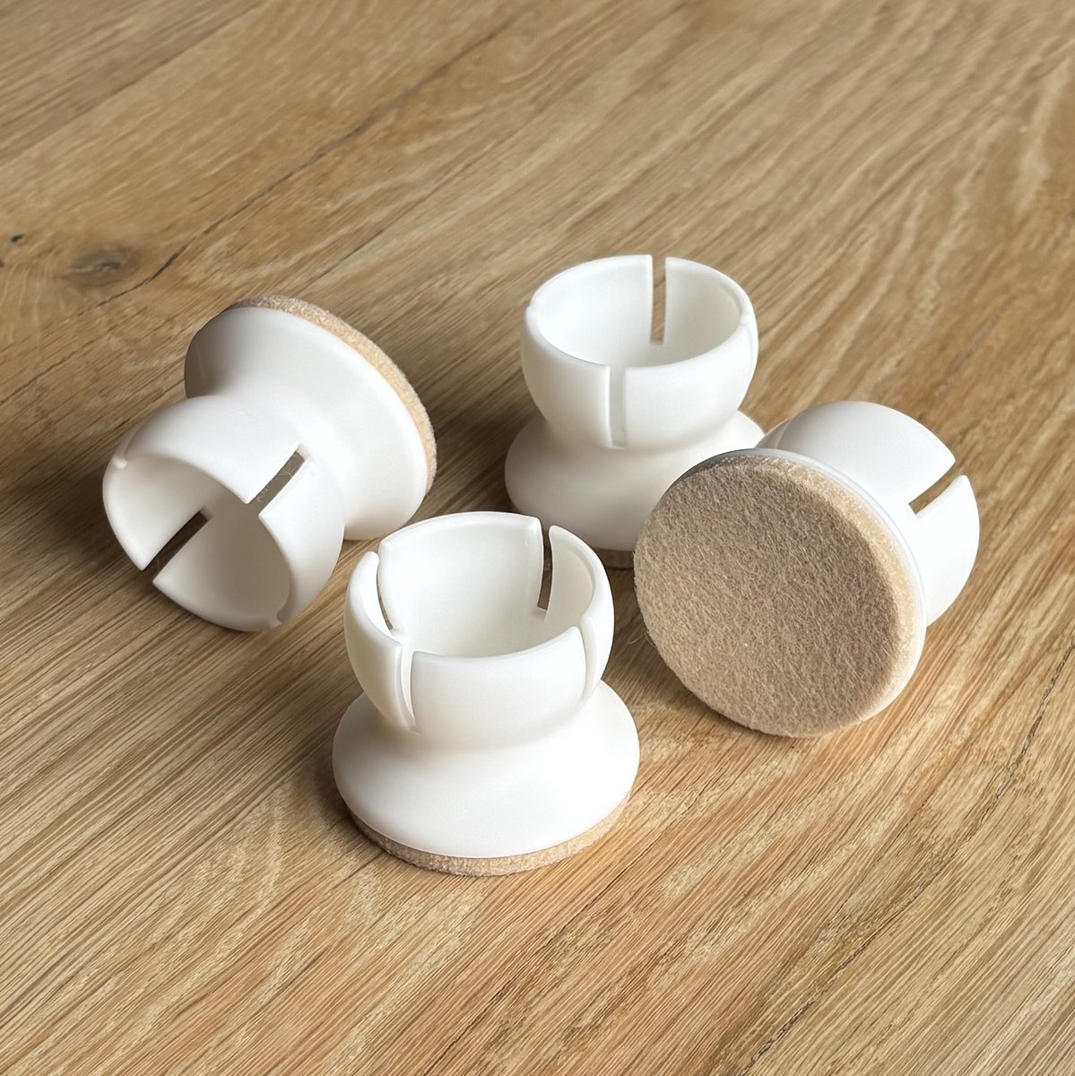 Kinderstoelpoot Vloer Beschermers met Vilt - 4 stuks Stoelpoot Doppen Wit - Anti Kras - Geschikt voor IKEA ANTILOP Kinderstoel - Poot Beschermers Vilt - Wit – foto 3