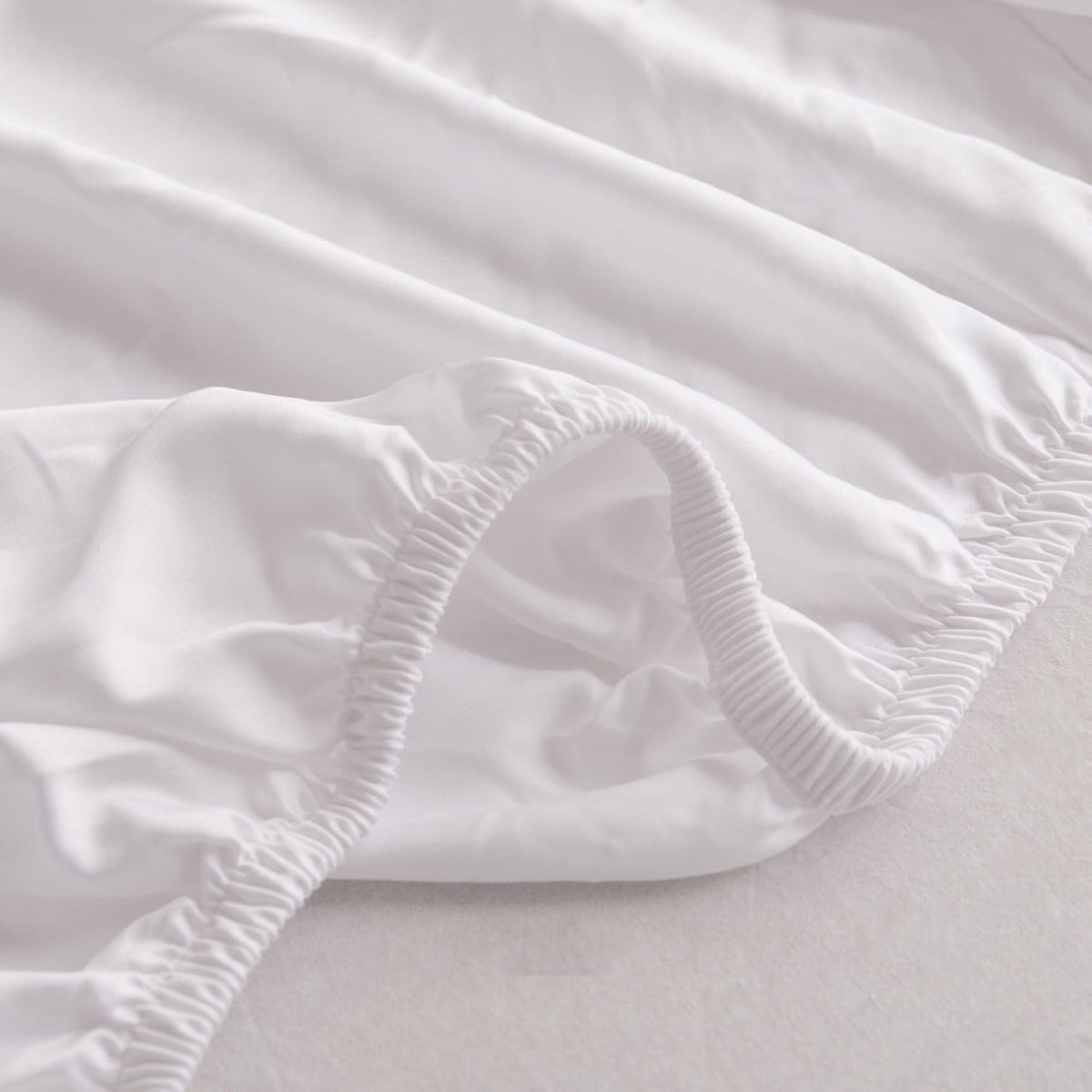 Fitted sheet made of 100% organic bamboo suitable for mattresses up to 35 cm - 100% Soft - Hotel feel - ShopVlot