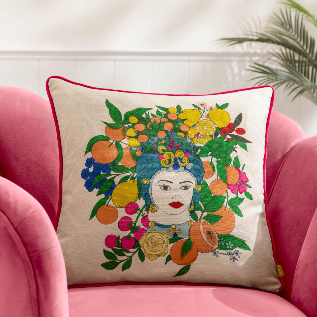 Omgoods - Bloemen Sierkussen met Siciliaanse Motieven en Veren Vulling 43x43 cm - Magenta