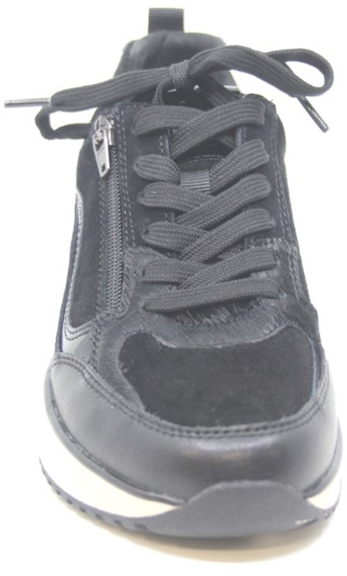Zwarte lage sneaker van Waldlaufer met suède en lakdetails, met rits en veters.