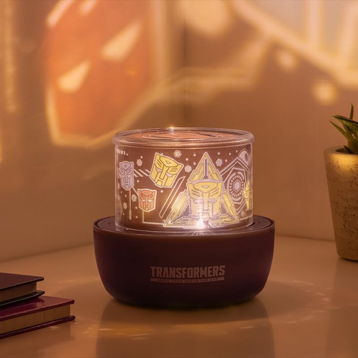 Transformers Projection Light officieel gelicentieerde kamerdecoratie voor jongens en meisjes Autobots nachtlamp bevat twee scènes en geluid, action figure cadeau - Paladone