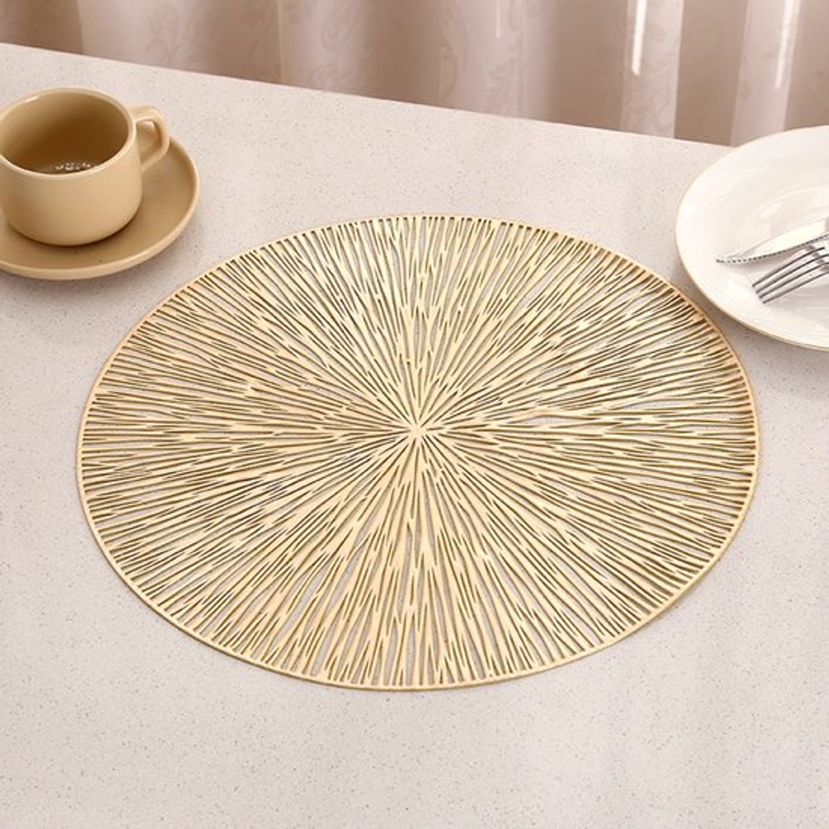 Hittebestendige placemats - gouden placemats - rond - set van 4 placemats - 38 cm, geschikt voor eettafels, onderzetters, feesten, familiebijeenkomsten en andere gelegenheden.