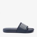 Donkerblauwe slipper met open teen, zijkant en witte strepen op de band.