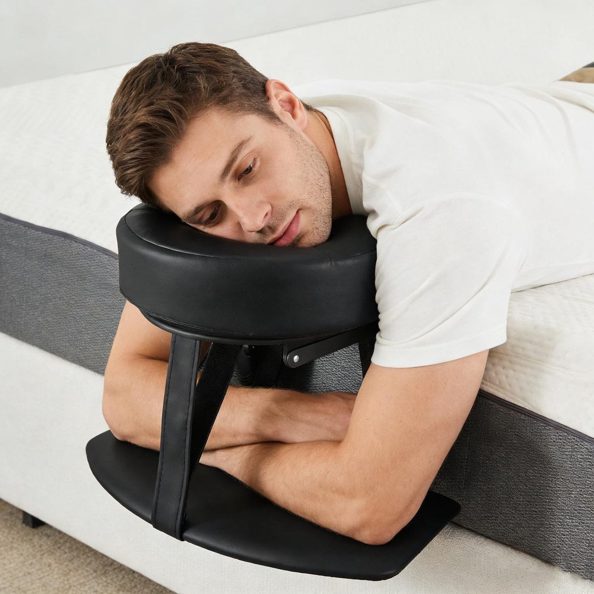 Verstelbare massage hoofdsteun met armsteunen en opbergzak voor matrassen van 14-45 cm dik, zwart, ideaal voor ontspanning en comfort
