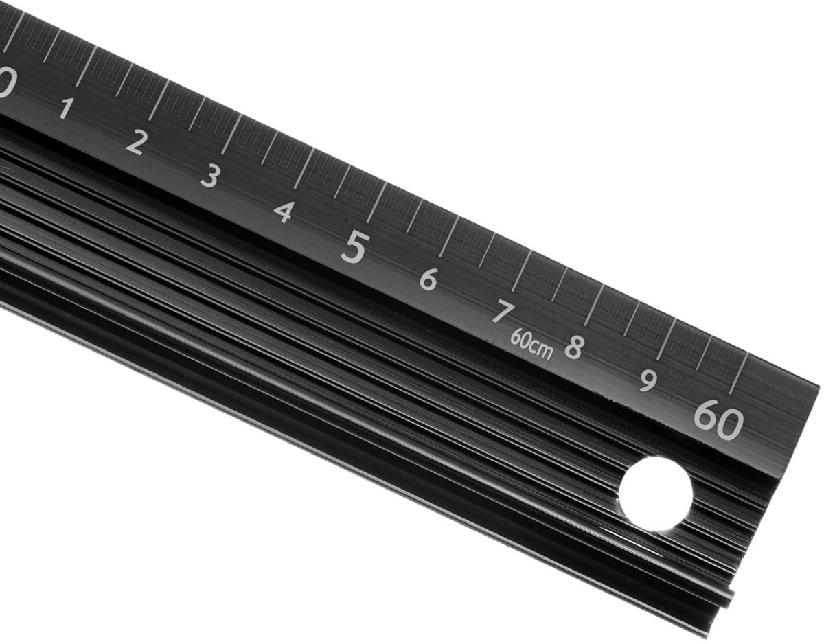 Dailygoods - Metalen liniaal - Snijliniaal - Nauwkeurige meting 1 mm - Zwart - Aluminiumlegering - Perfect voor kunstenaars en ontwerpers - 60 cm